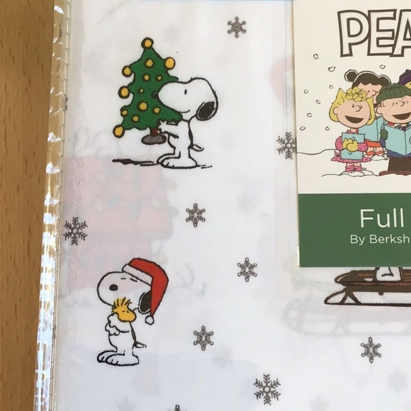 Snoopy Collectible Berkshire Peanuts Holiday Season Full Sized Sheet Set - Picture 6 of 12